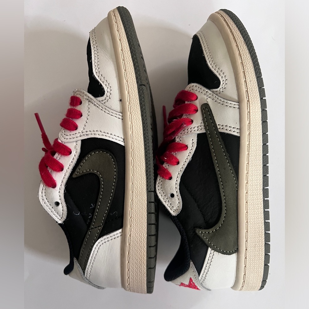 Air Jordan 1 Low "Travis Scott - Olive" sneakers (Used) box not included